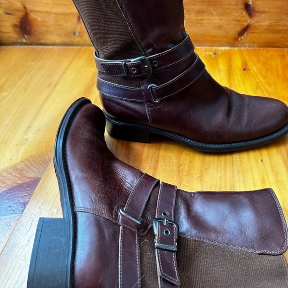 Aquatalia Low Heel Leather Bootie - Picture 1 of 8